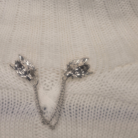 Very Light White Turtleneck Sweater with Vintage Sweater Clips Included! - Picture 2 of 4